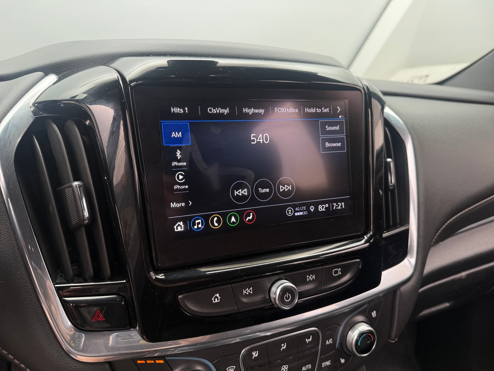 Thumbnail: 2023 Chevrolet Traverse - 3