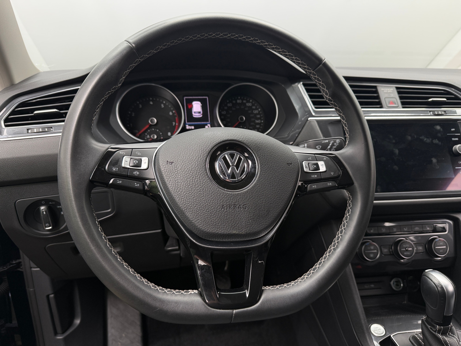Thumbnail: 2021 Volkswagen Tiguan - 4