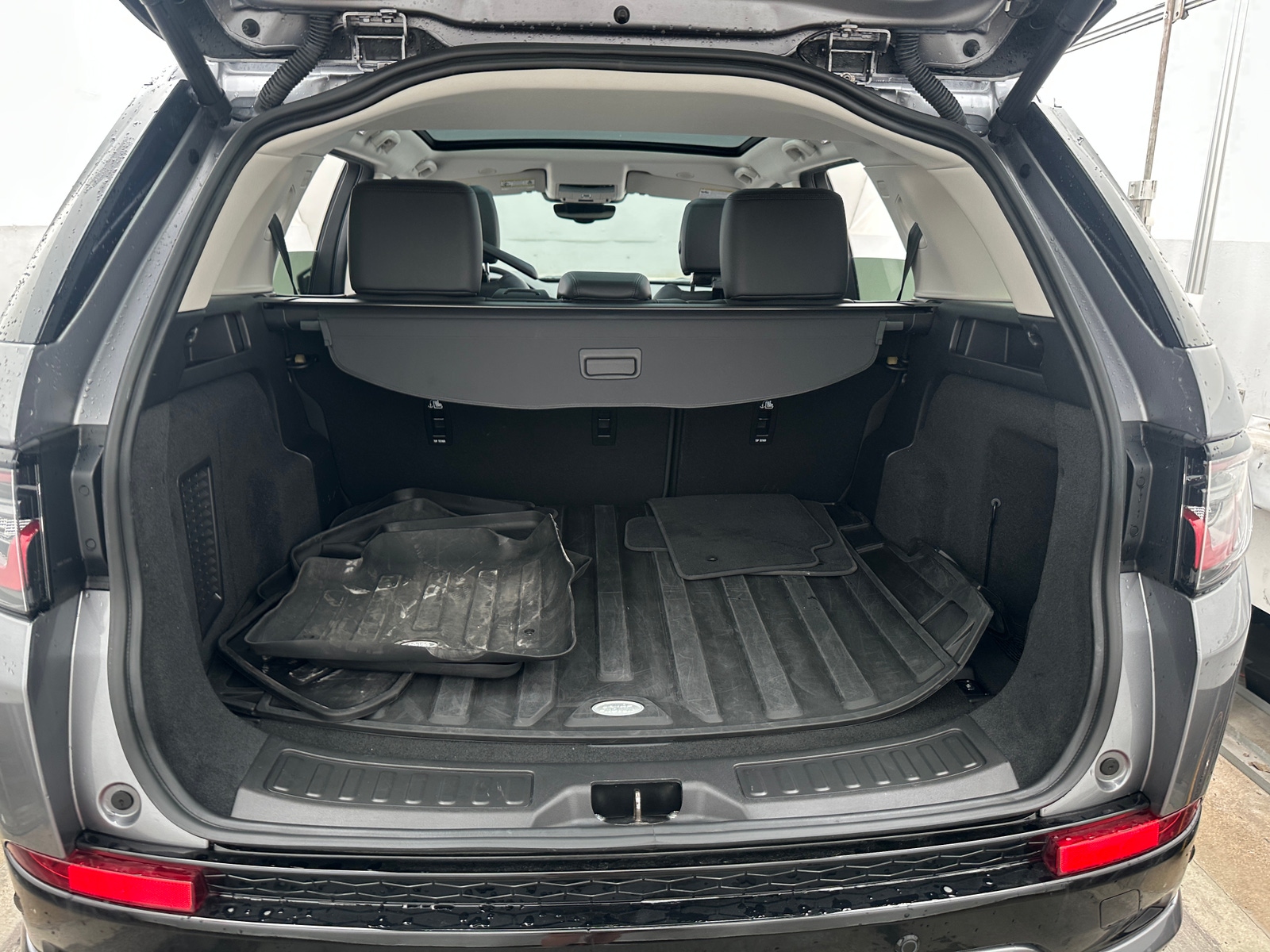 Thumbnail: 2024 Land Rover Discovery Sport - 6