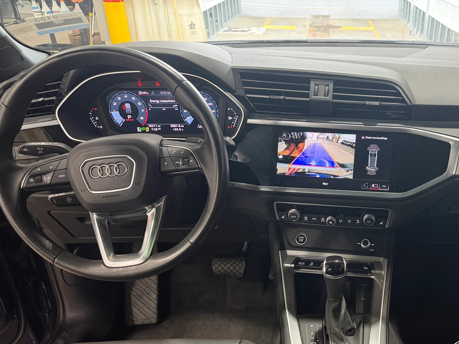 Thumbnail: 2023 Audi Q3 - 2