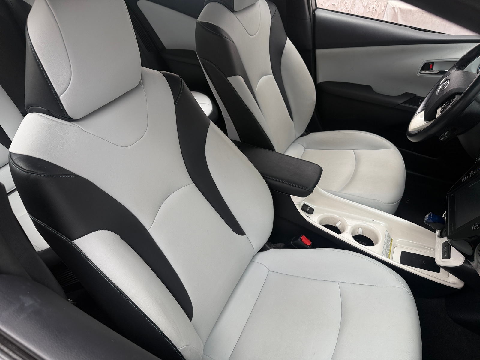 Thumbnail: 2017 Toyota Prius Prime - 2