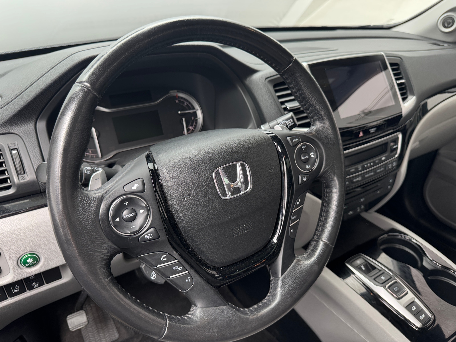 Thumbnail: 2017 Honda Pilot - 4