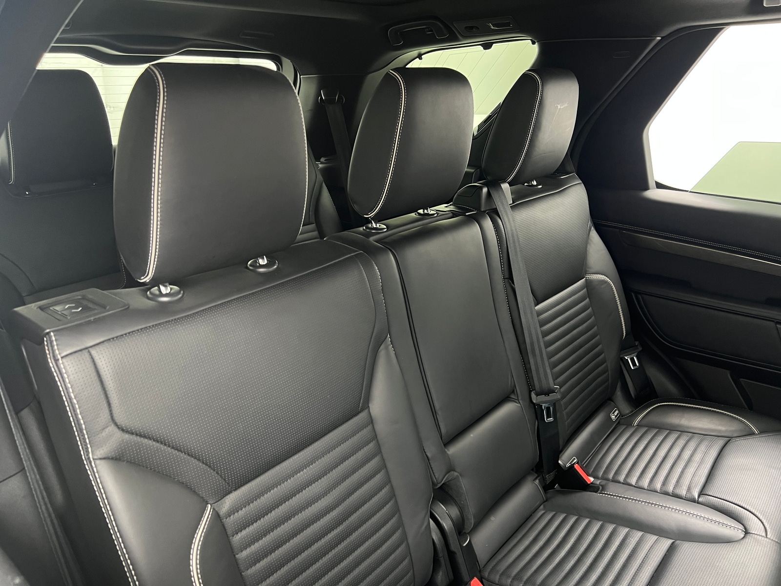 Thumbnail: 2019 Land Rover Discovery - 5