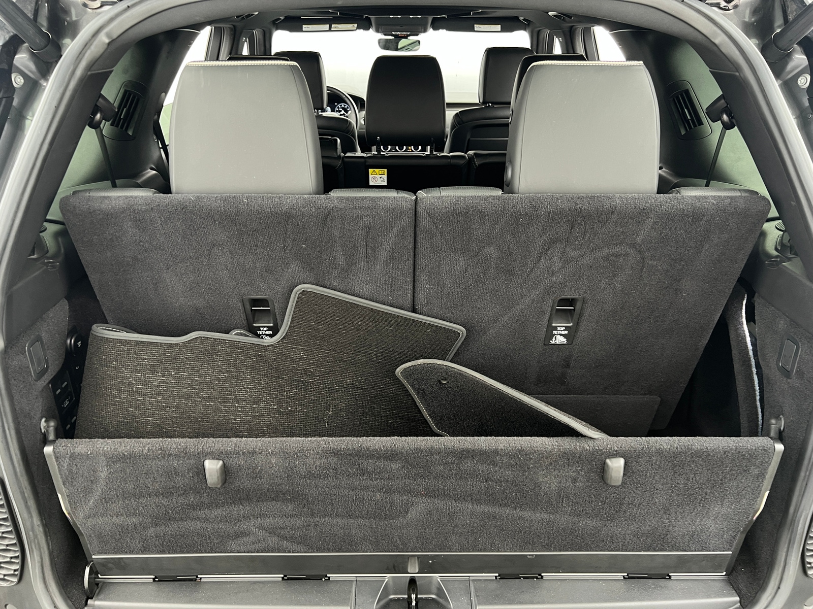 Thumbnail: 2019 Land Rover Discovery - 6