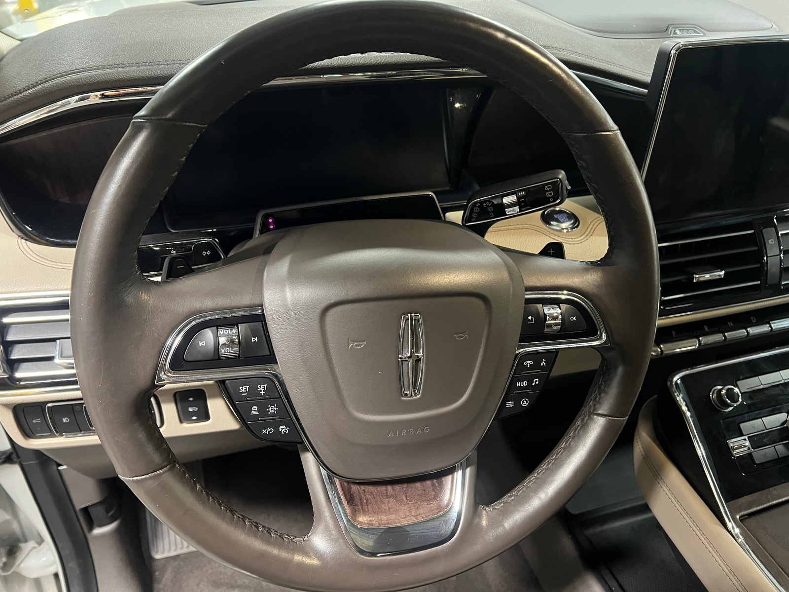Thumbnail: 2022 Lincoln Navigator - 4
