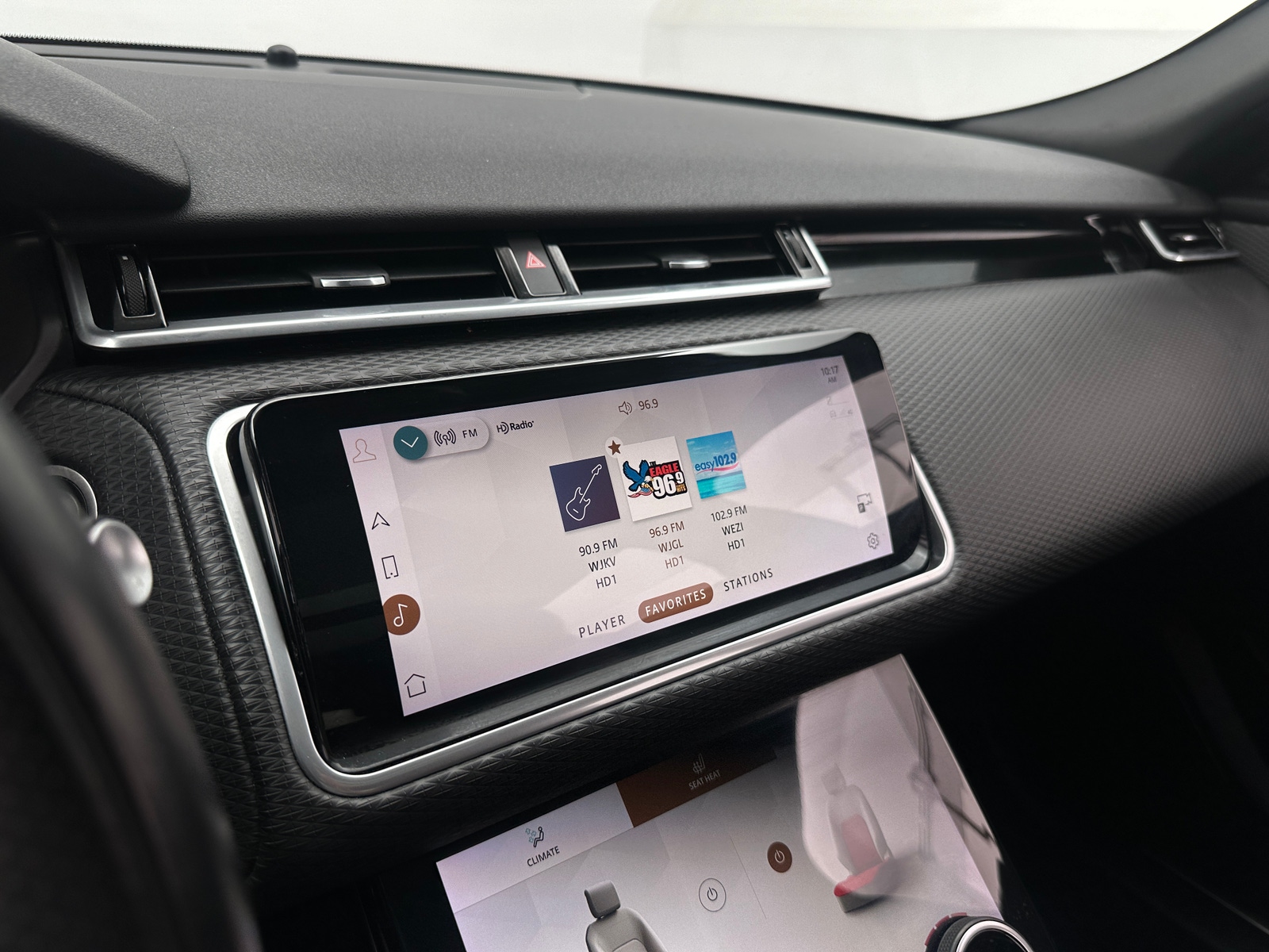 Thumbnail: 2023 Land Rover Range Rover Velar - 3
