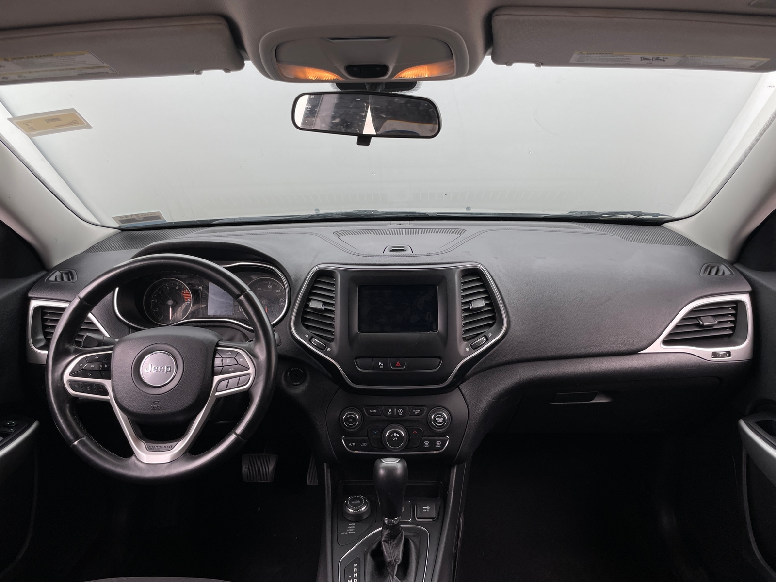 Thumbnail: 2019 Jeep Cherokee - 3