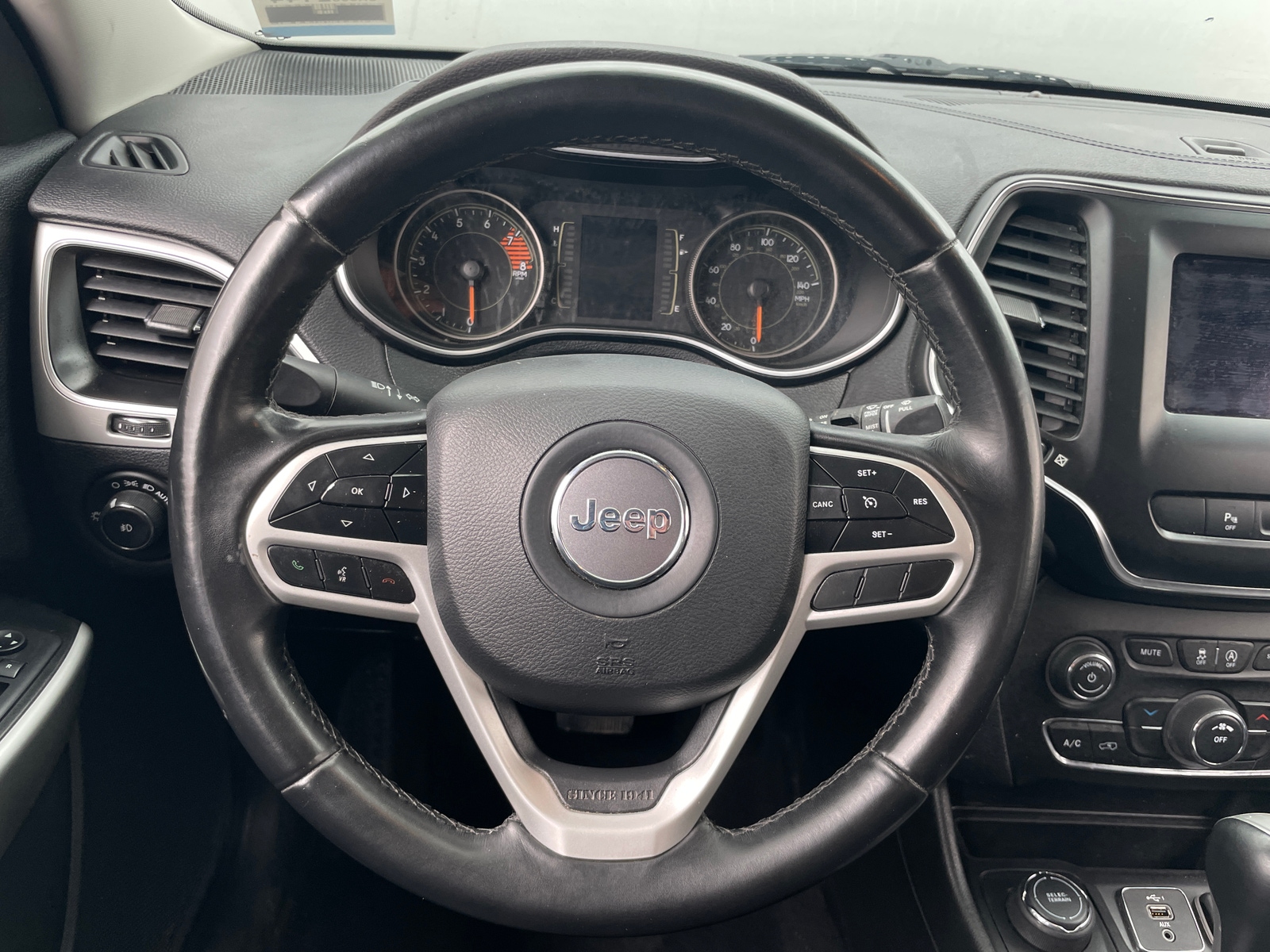 Thumbnail: 2019 Jeep Cherokee - 5