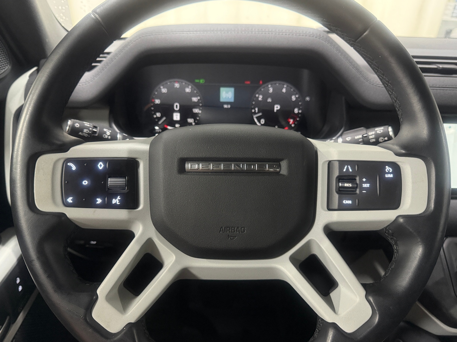 Thumbnail: 2023 Land Rover Defender - 4