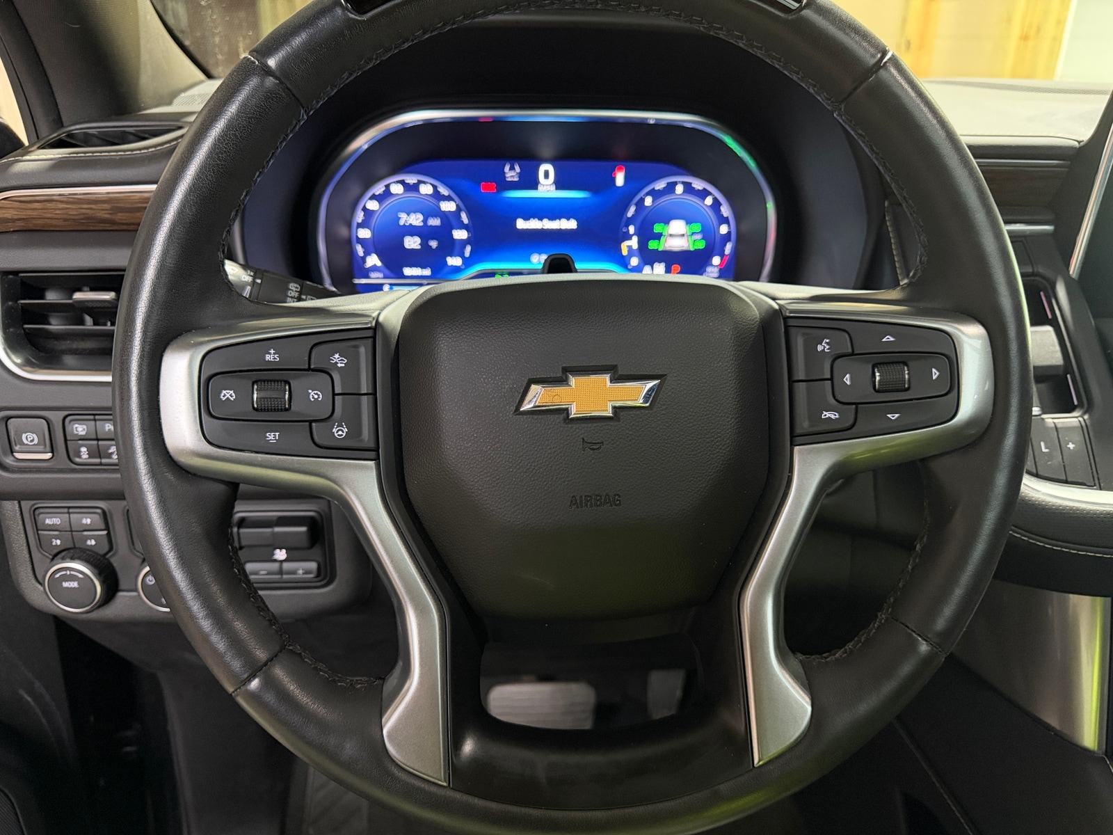 Thumbnail: 2023 Chevrolet Suburban - 4