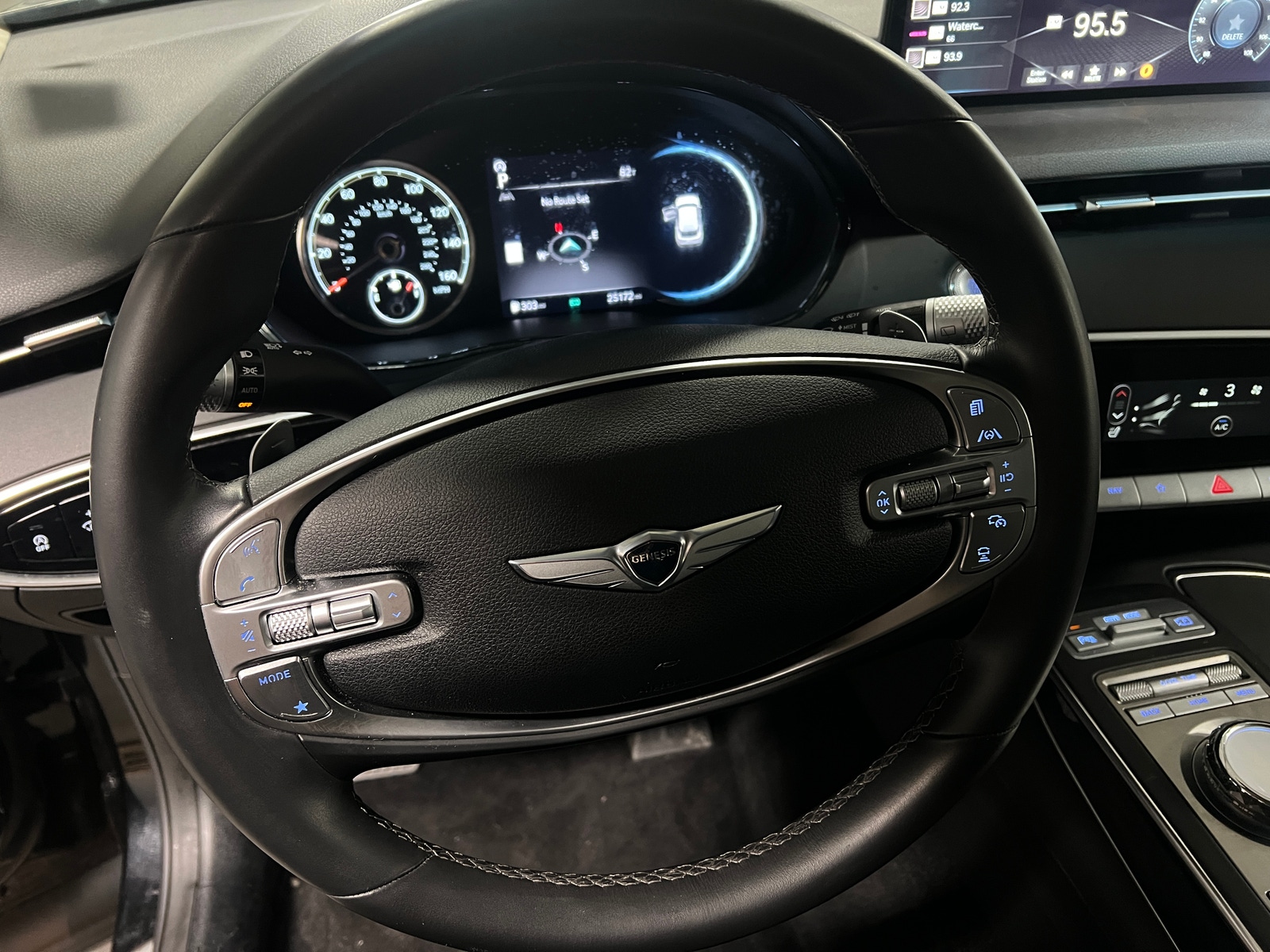 Thumbnail: 2025 Genesis GV70 - 4