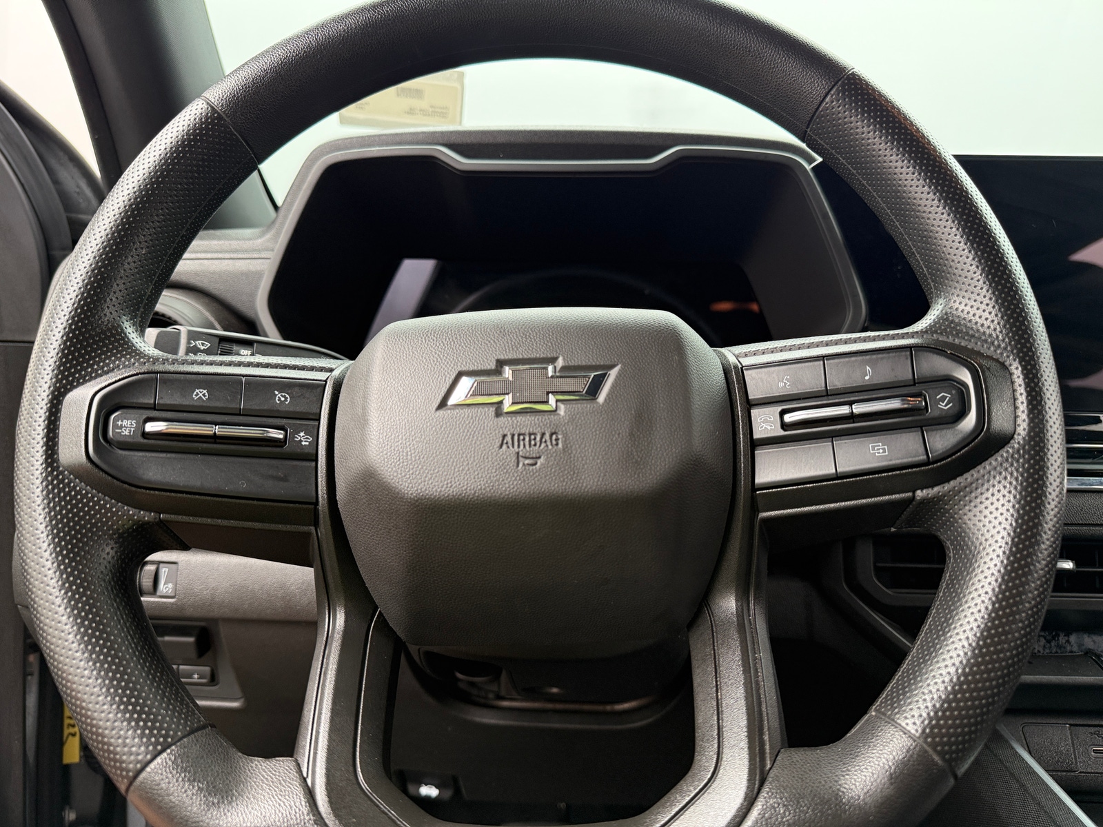 Thumbnail: 2023 Chevrolet Colorado - 5