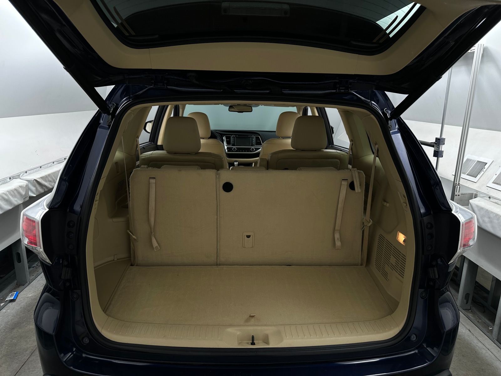 Thumbnail: 2015 Toyota Highlander - 7