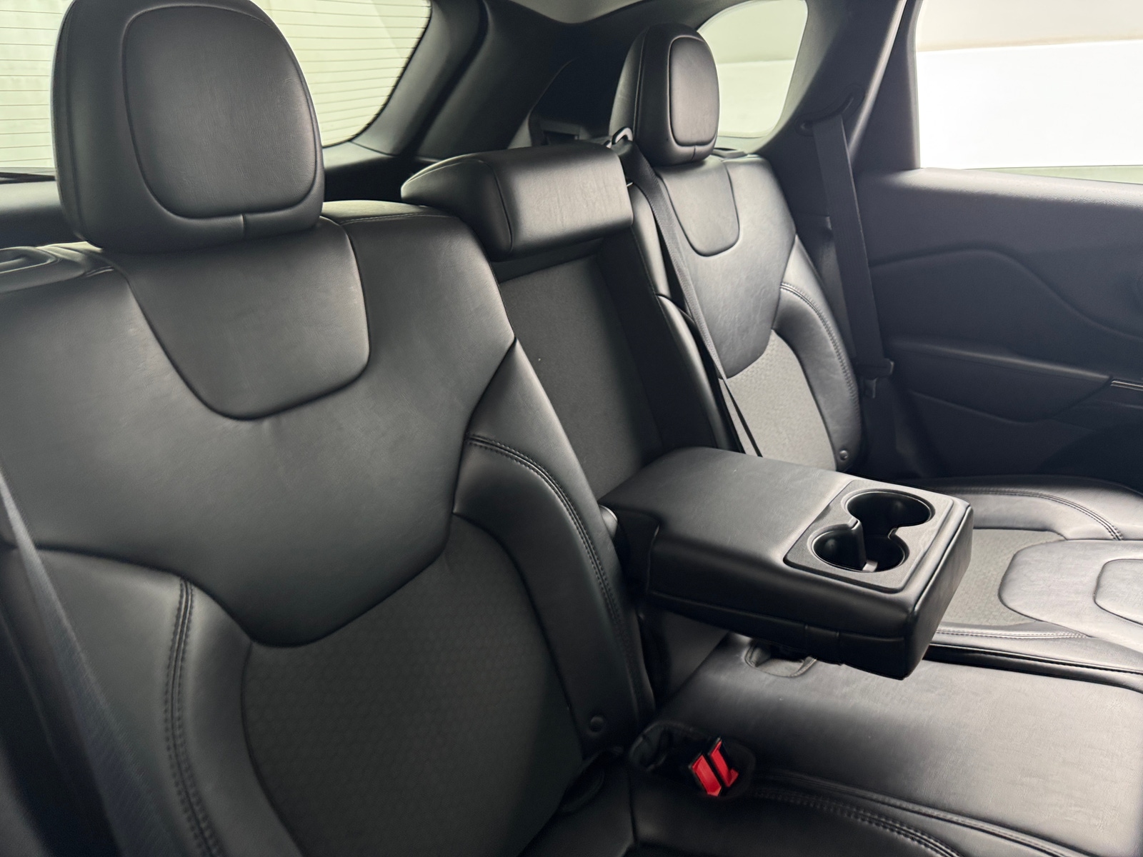 Thumbnail: 2019 Jeep Cherokee - 6