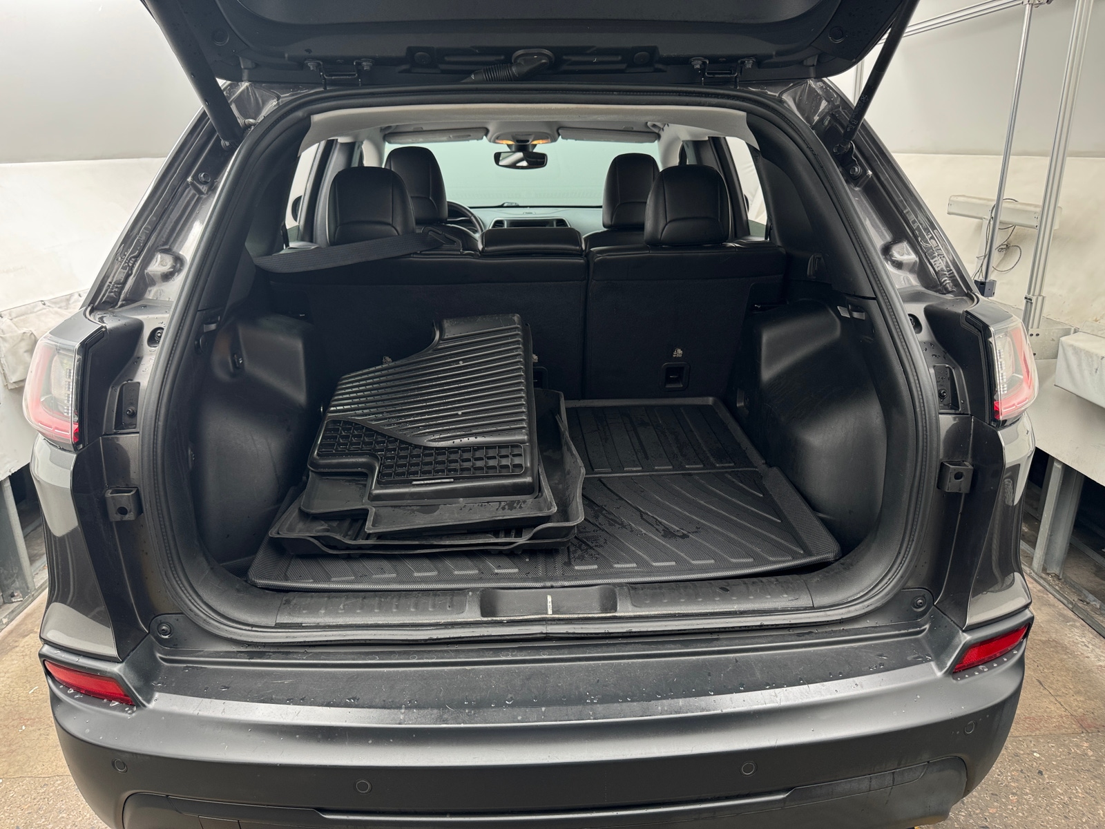 Thumbnail: 2019 Jeep Cherokee - 7
