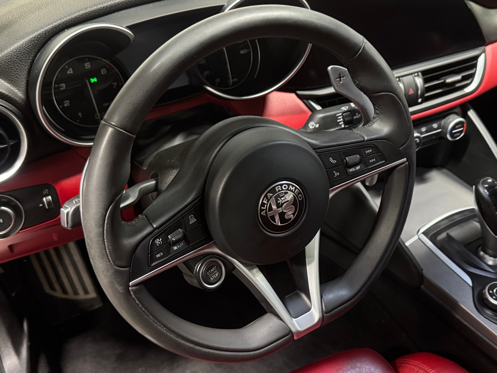Thumbnail: 2018 Alfa Romeo Giulia - 4