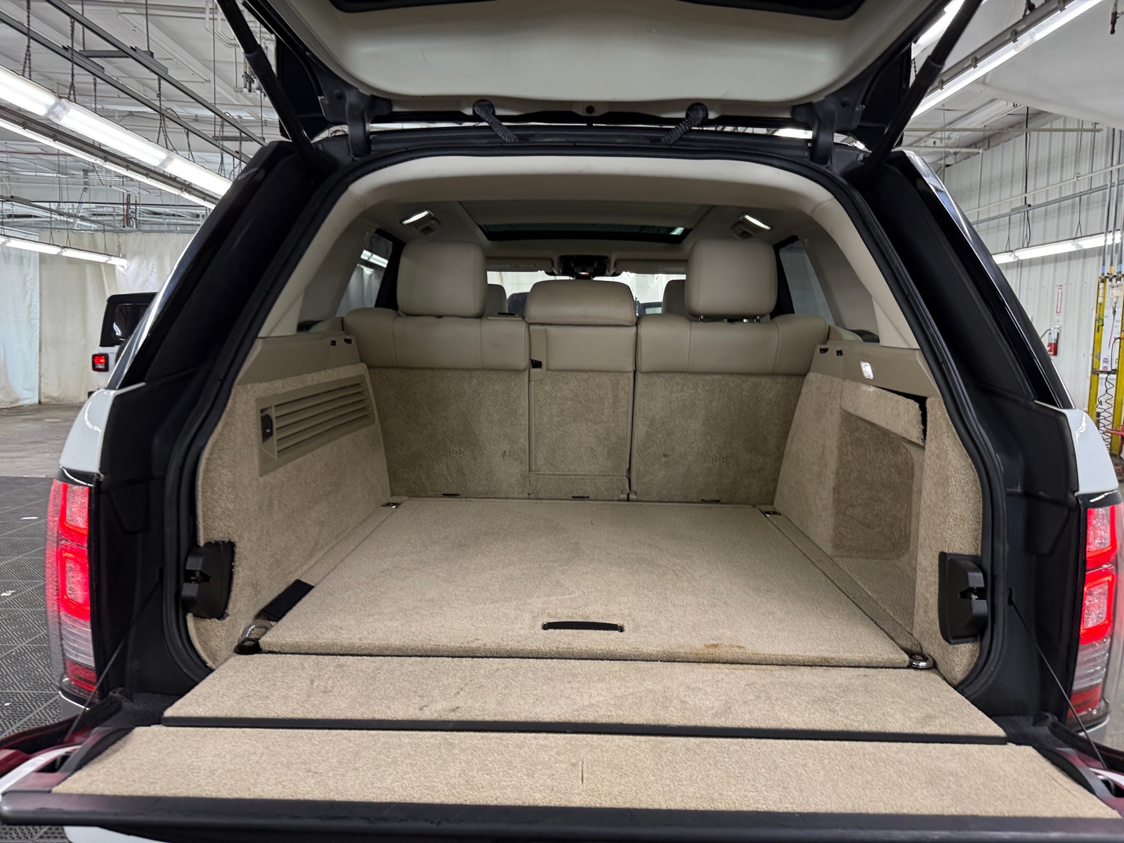 Thumbnail: 2016 Land Rover Range Rover - 6