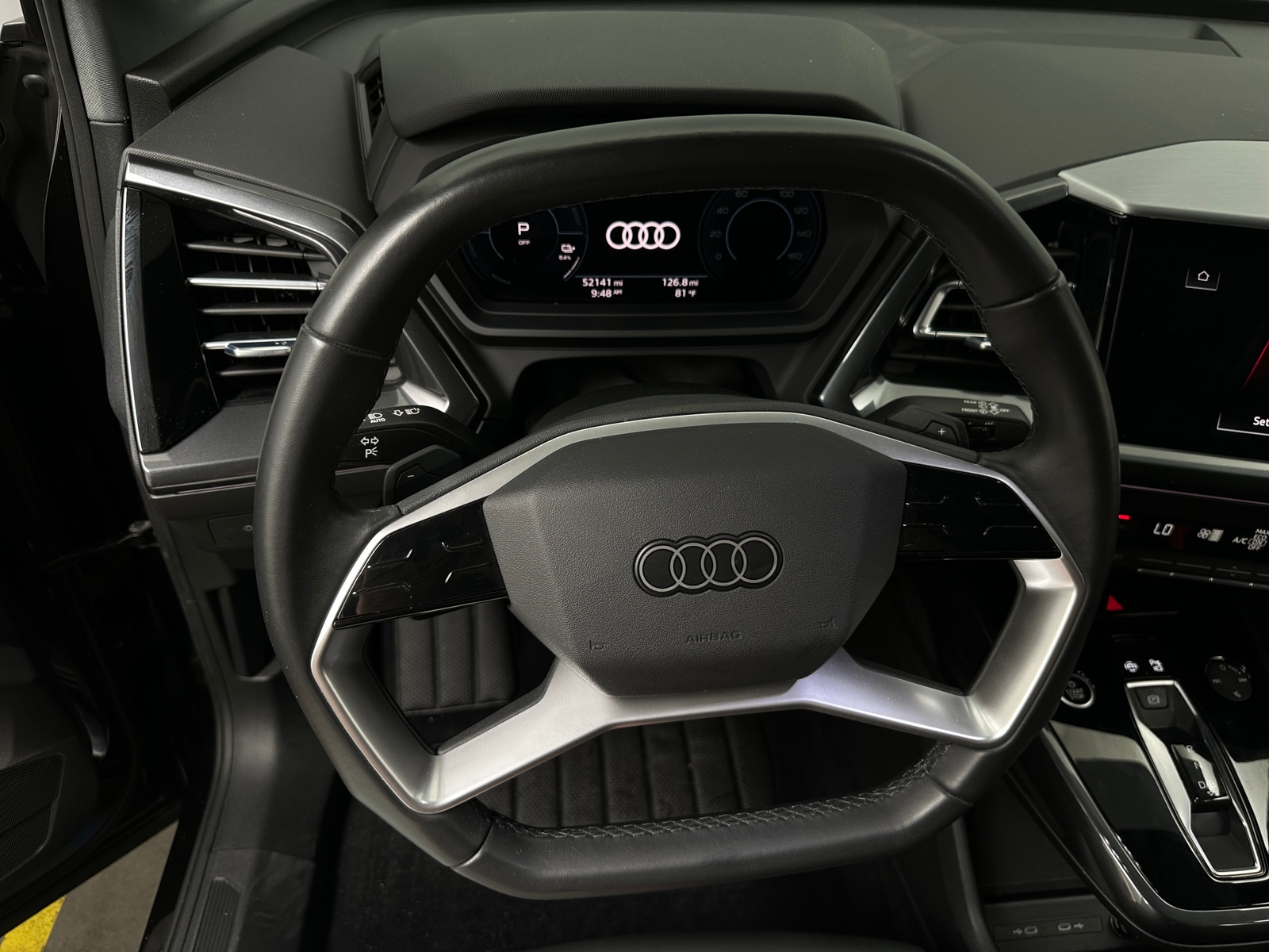 Thumbnail: 2022 Audi Q4 e-tron - 4