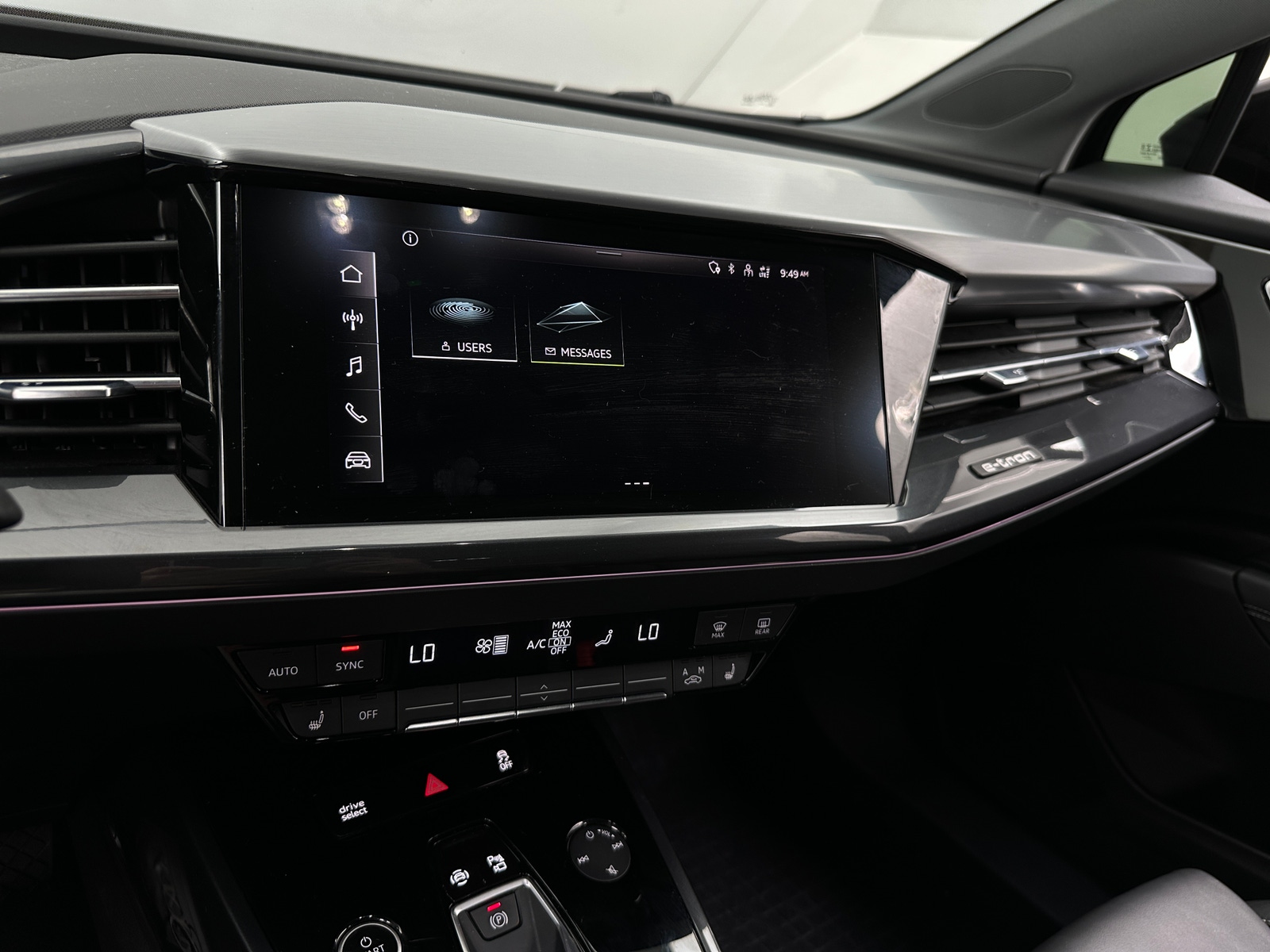 Thumbnail: 2022 Audi Q4 e-tron - 3