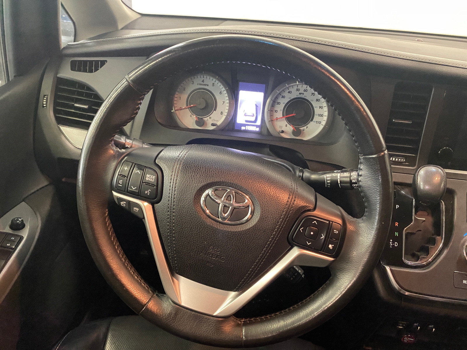 Thumbnail: 2015 Toyota Sienna - 4