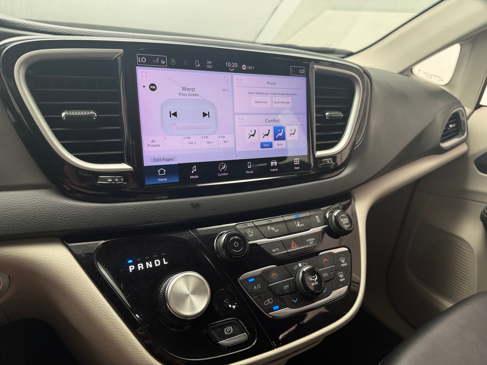 Thumbnail: 2024 Chrysler Pacifica - 3