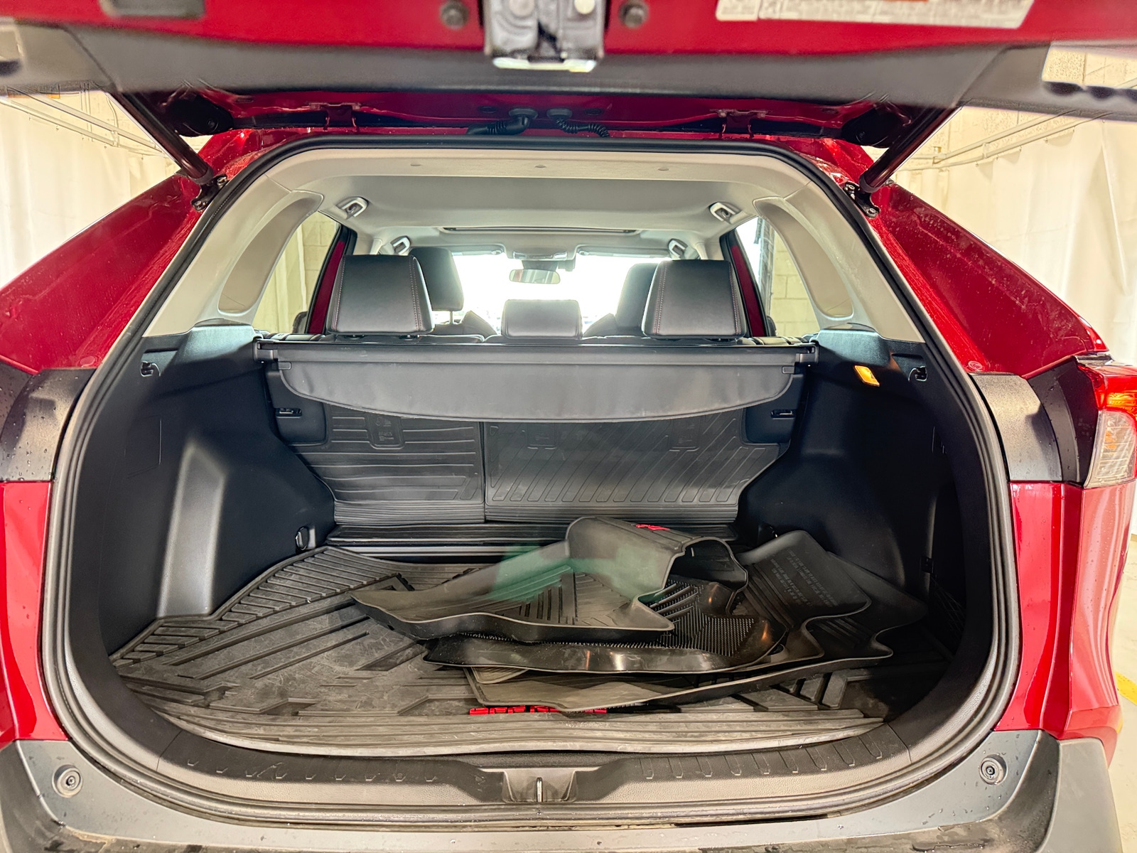 Thumbnail: 2021 Toyota RAV4 - 6