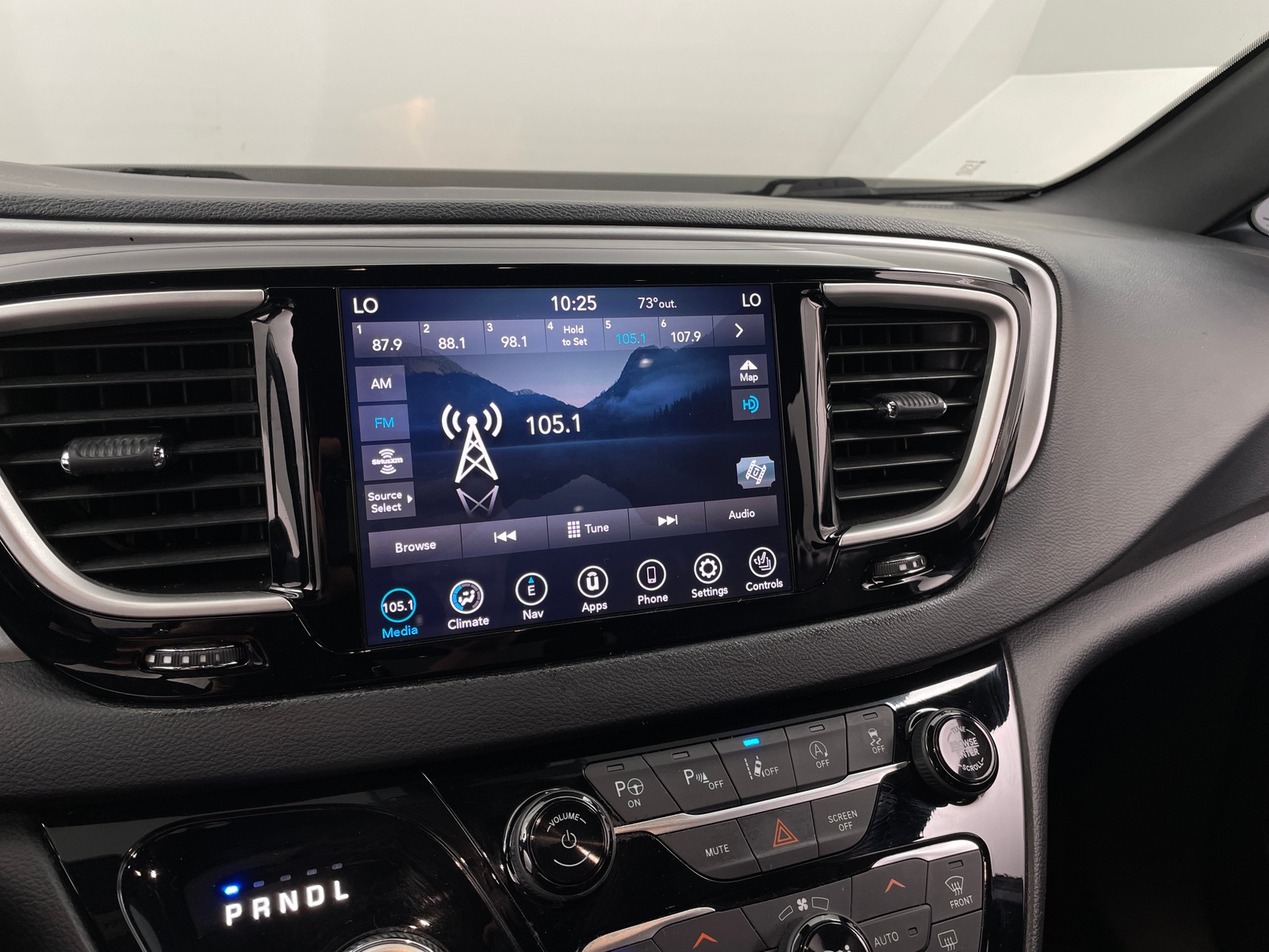 Thumbnail: 2020 Chrysler Pacifica - 3
