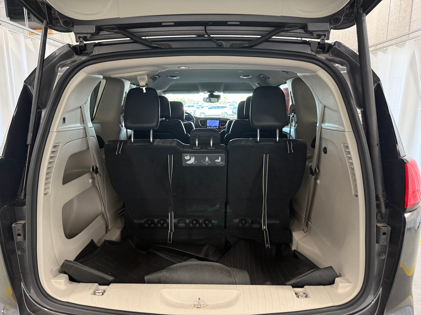 Thumbnail: 2017 Chrysler Pacifica - 6