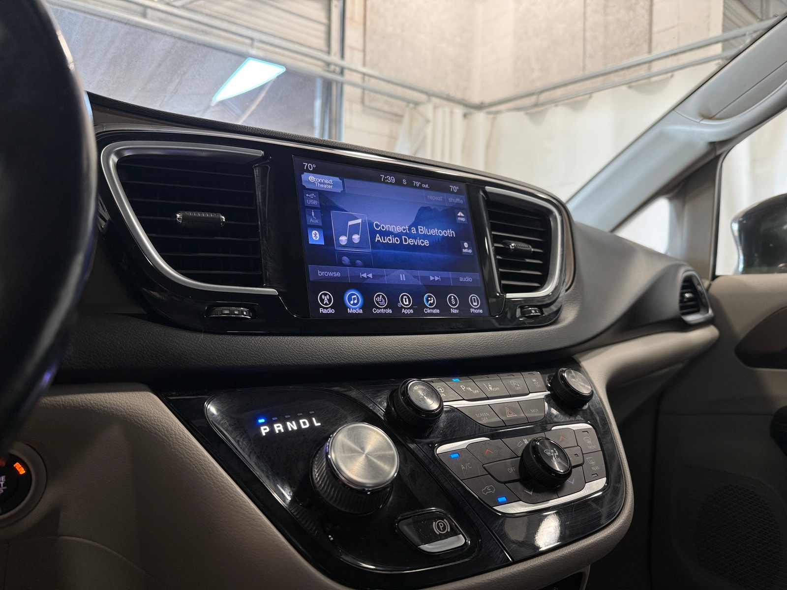 Thumbnail: 2017 Chrysler Pacifica - 3