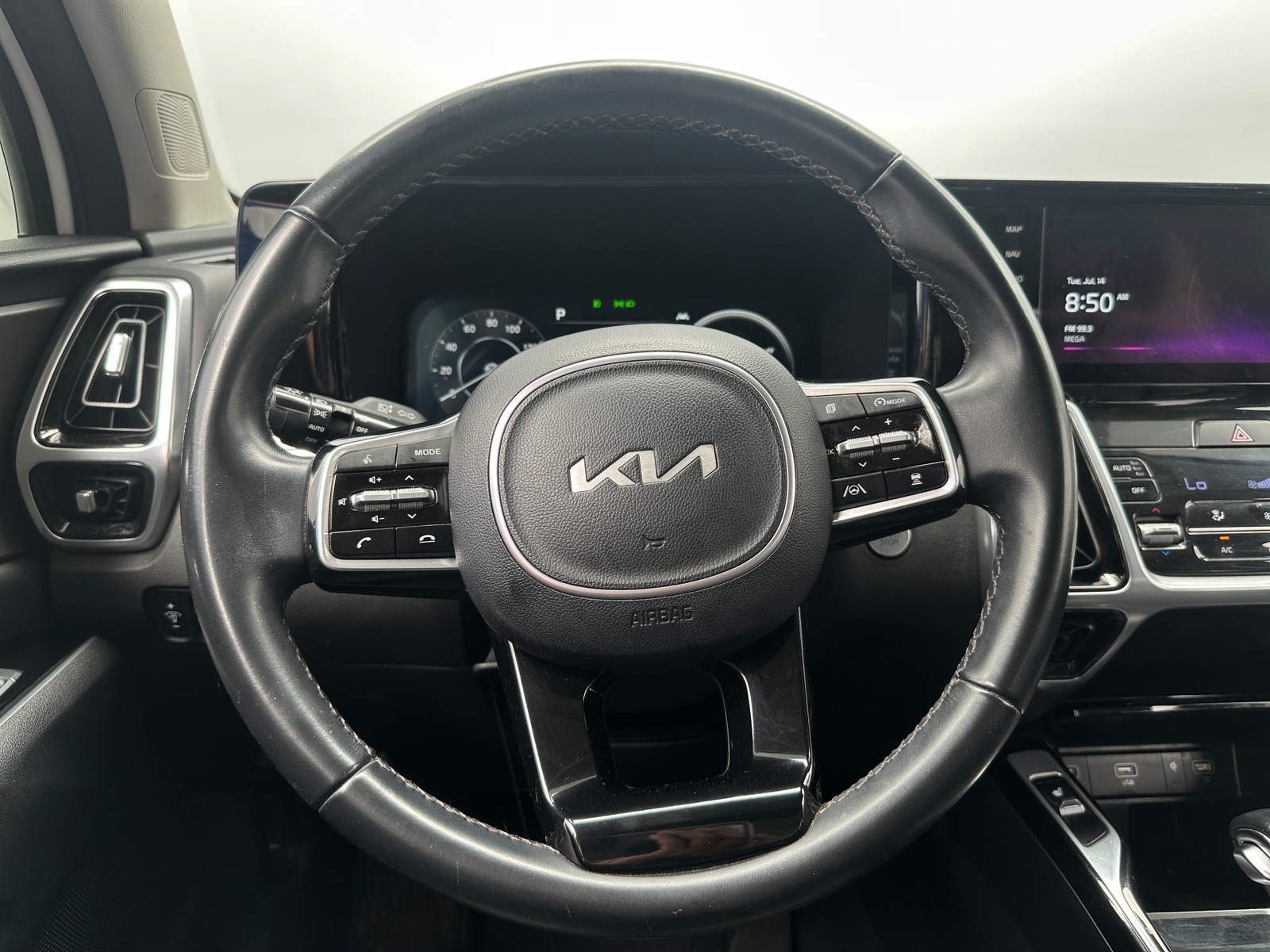 Thumbnail: 2023 Kia Sorento - 4