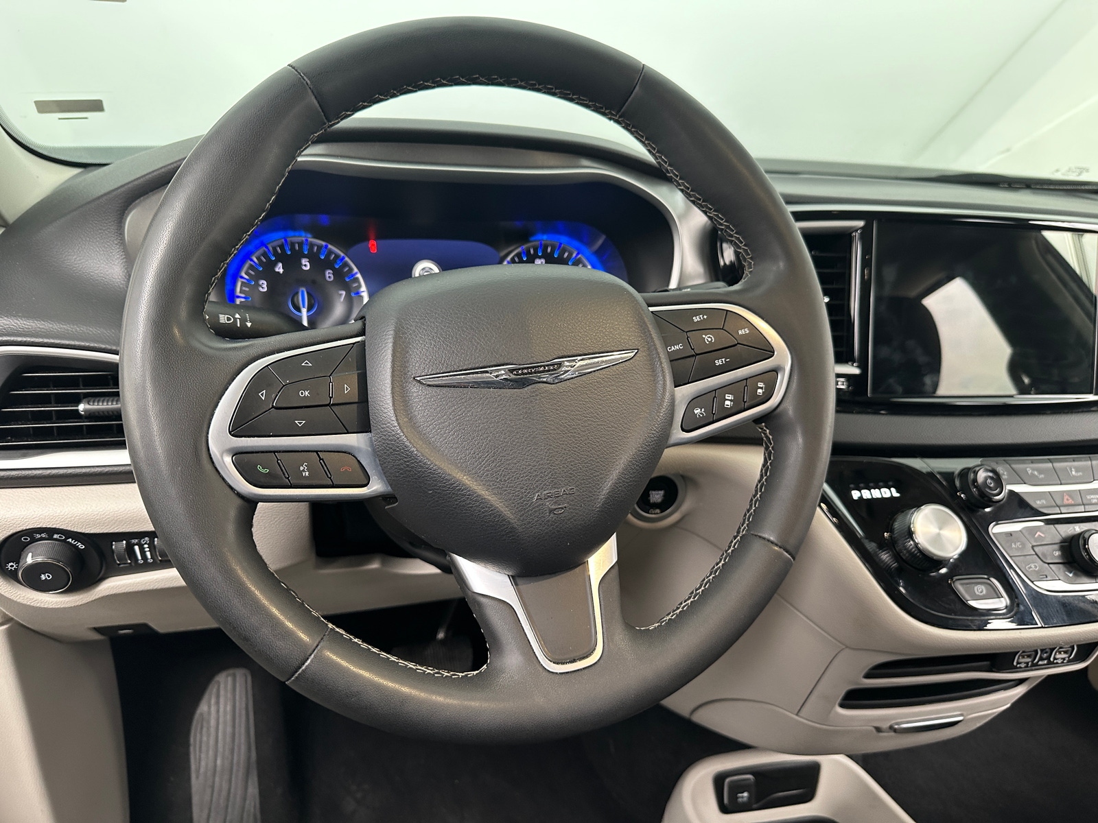 Thumbnail: 2024 Chrysler Pacifica - 4