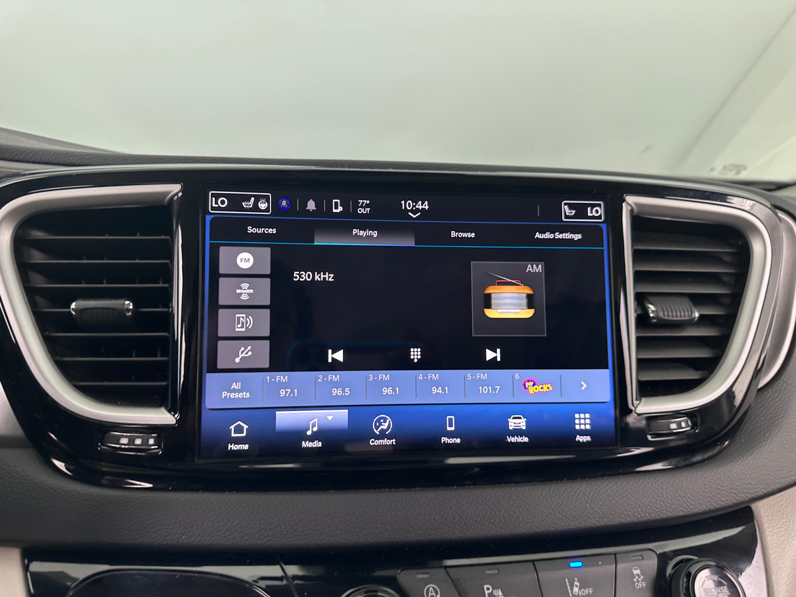 Thumbnail: 2024 Chrysler Pacifica - 3