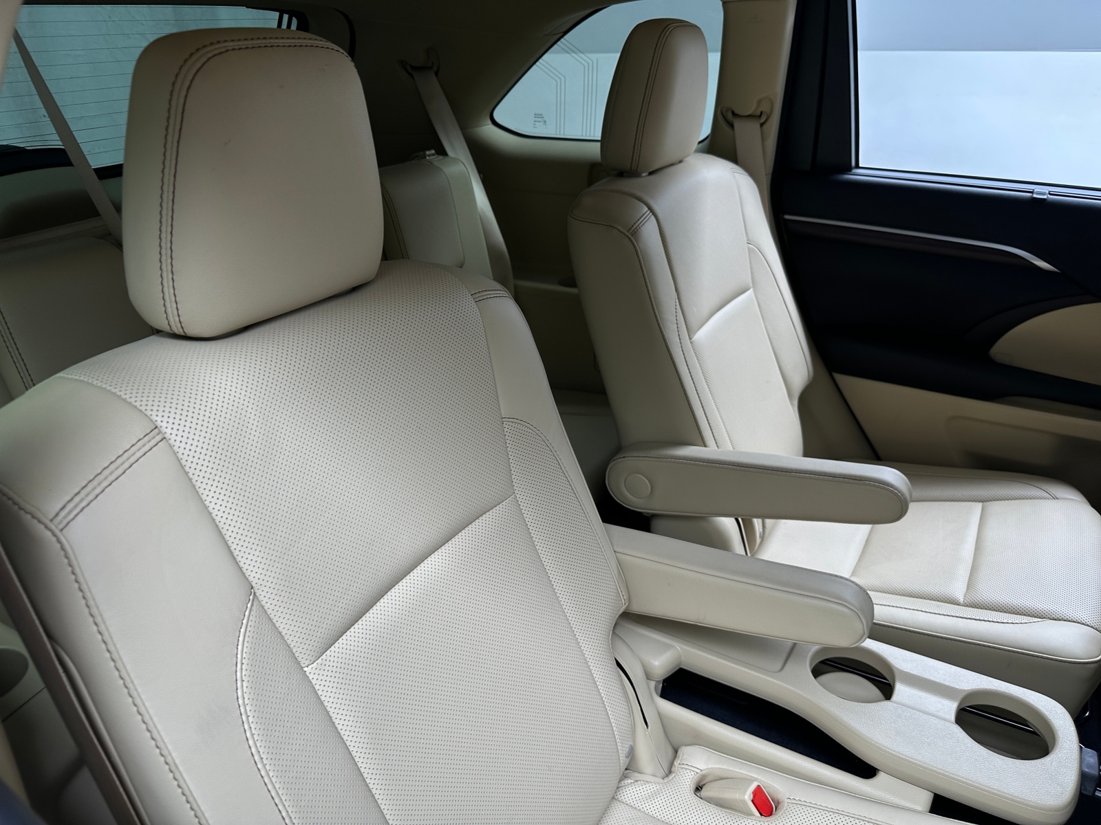 Thumbnail: 2016 Toyota Highlander - 5