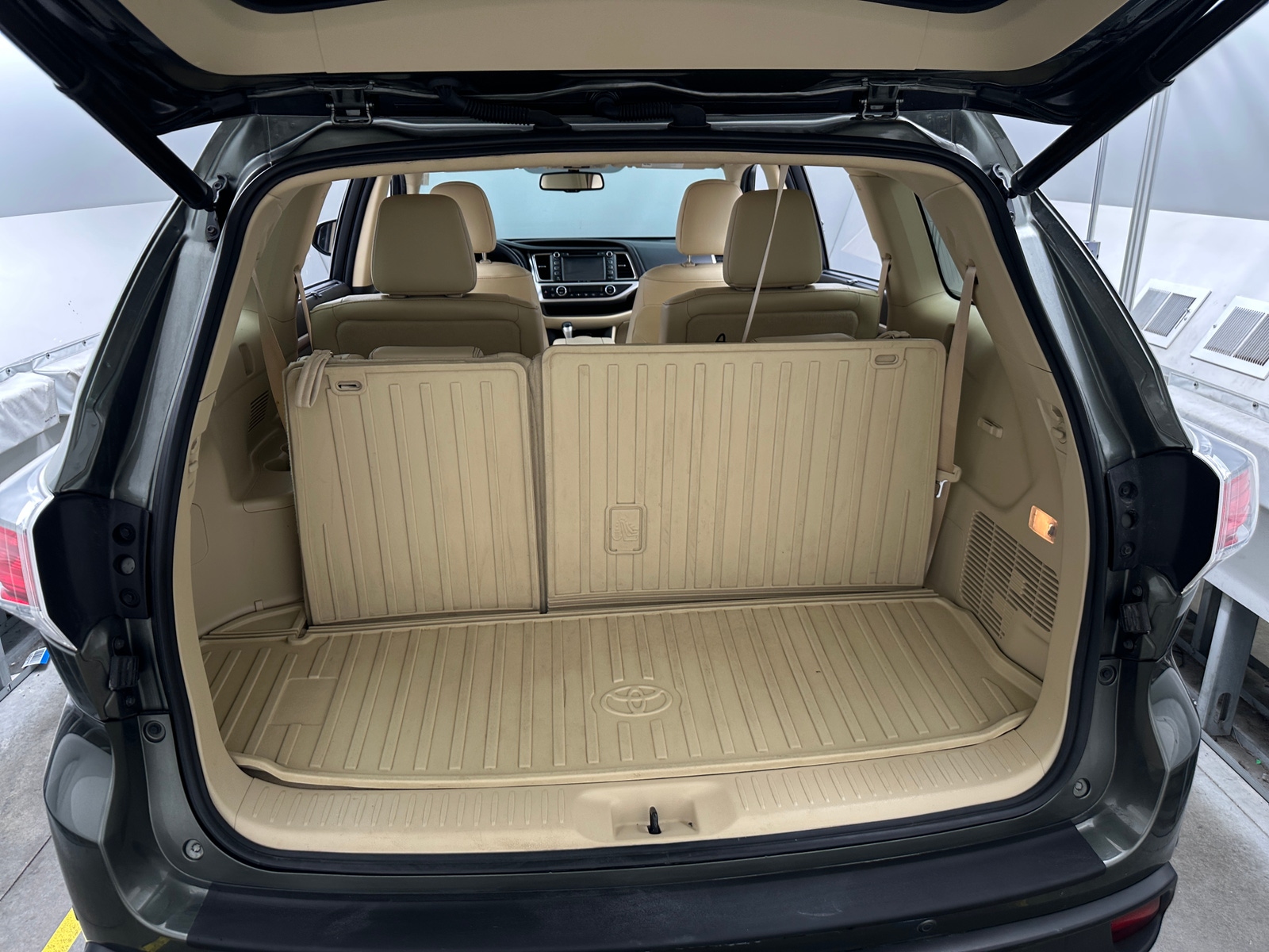 Thumbnail: 2016 Toyota Highlander - 6