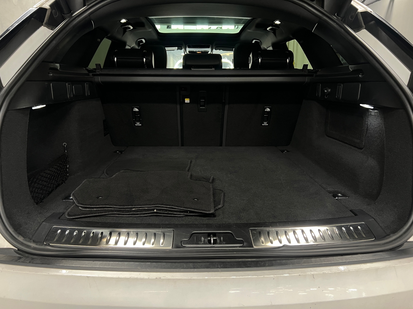 Thumbnail: 2025 Land Rover Range Rover Velar - 6