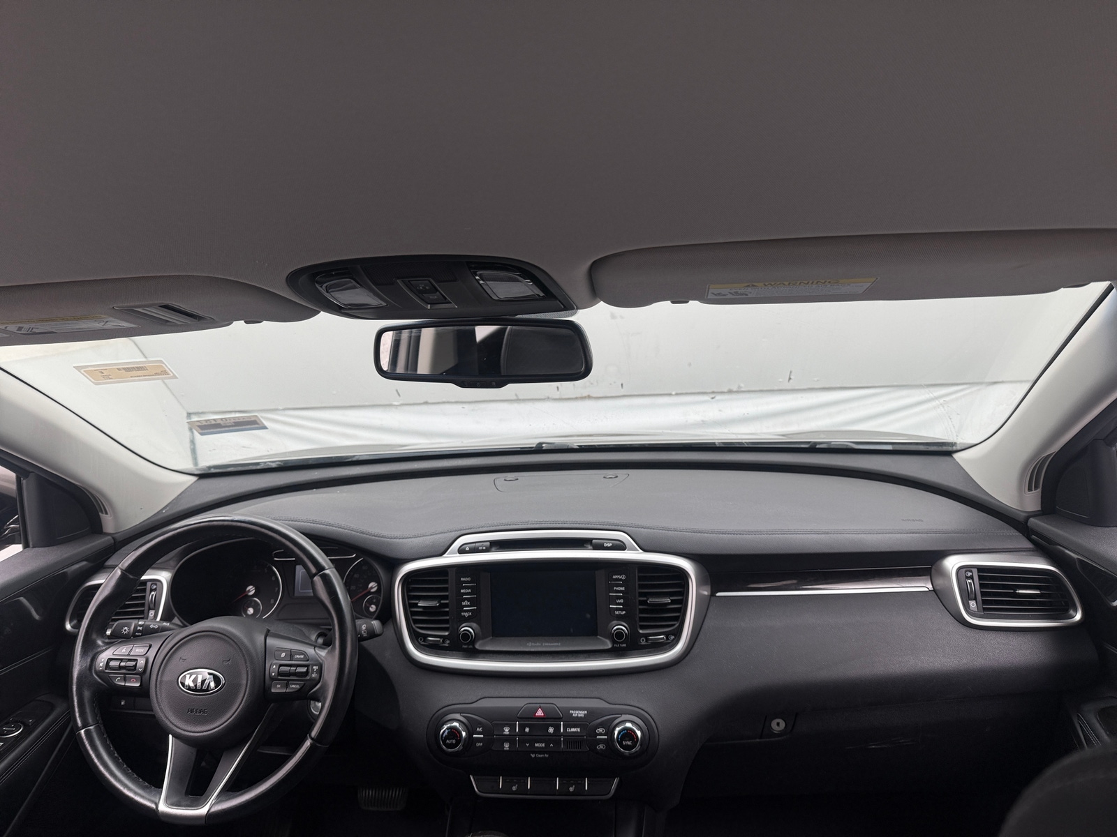 Thumbnail: 2017 Kia Sorento - 3