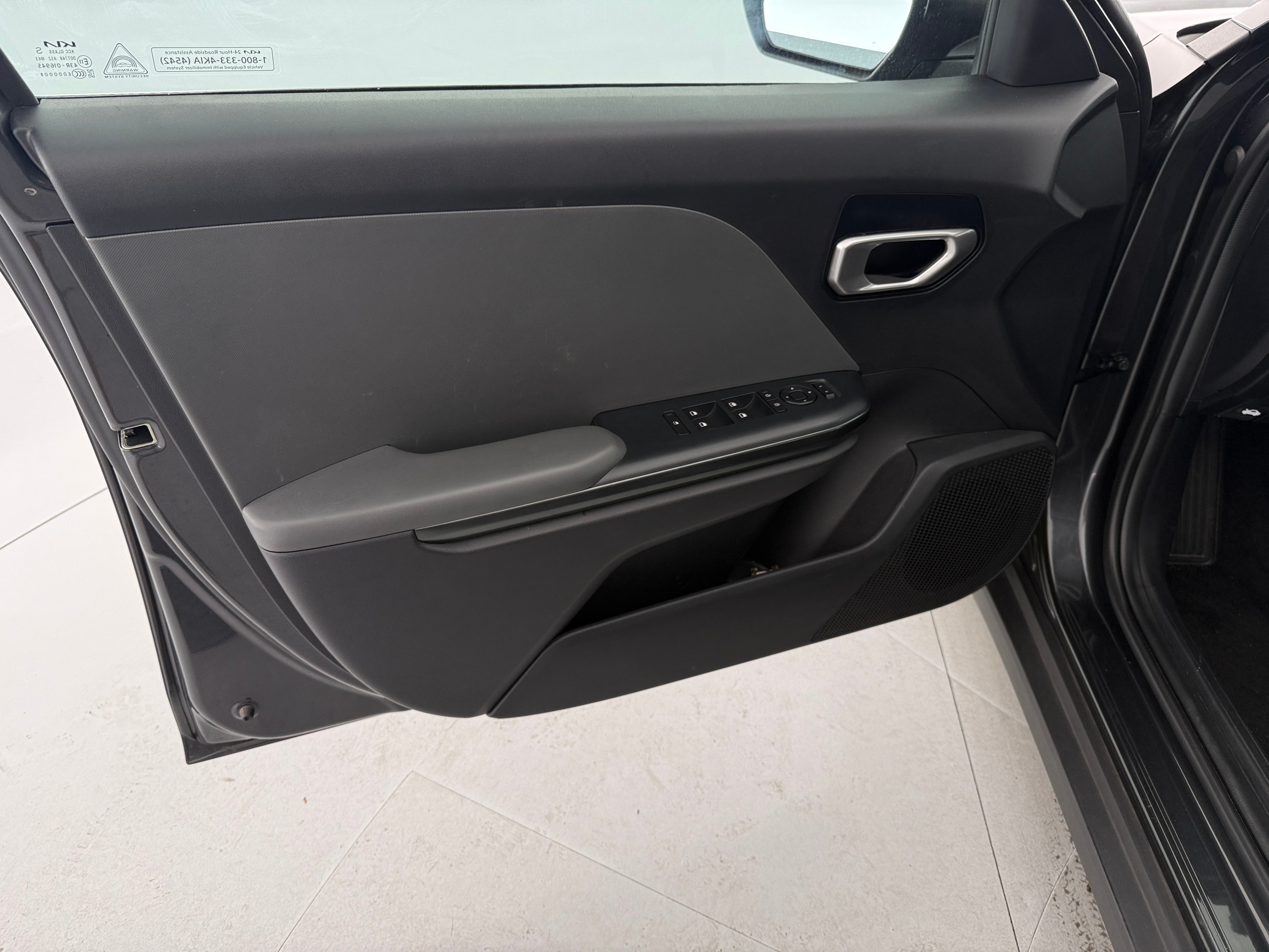 2025 Kia K4 LXS - Photo 9
