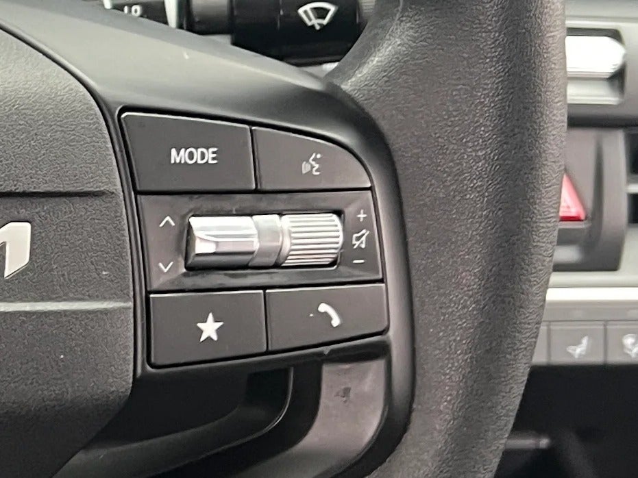 2025 Kia K4 LXS - Photo 17