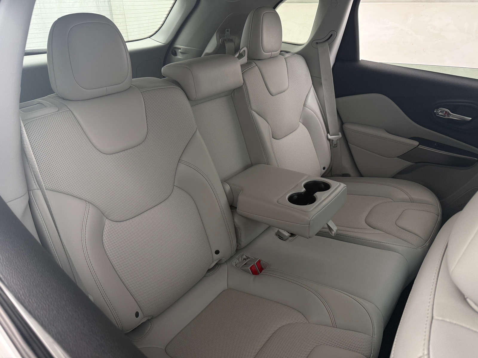 Thumbnail: 2019 Jeep Cherokee - 5