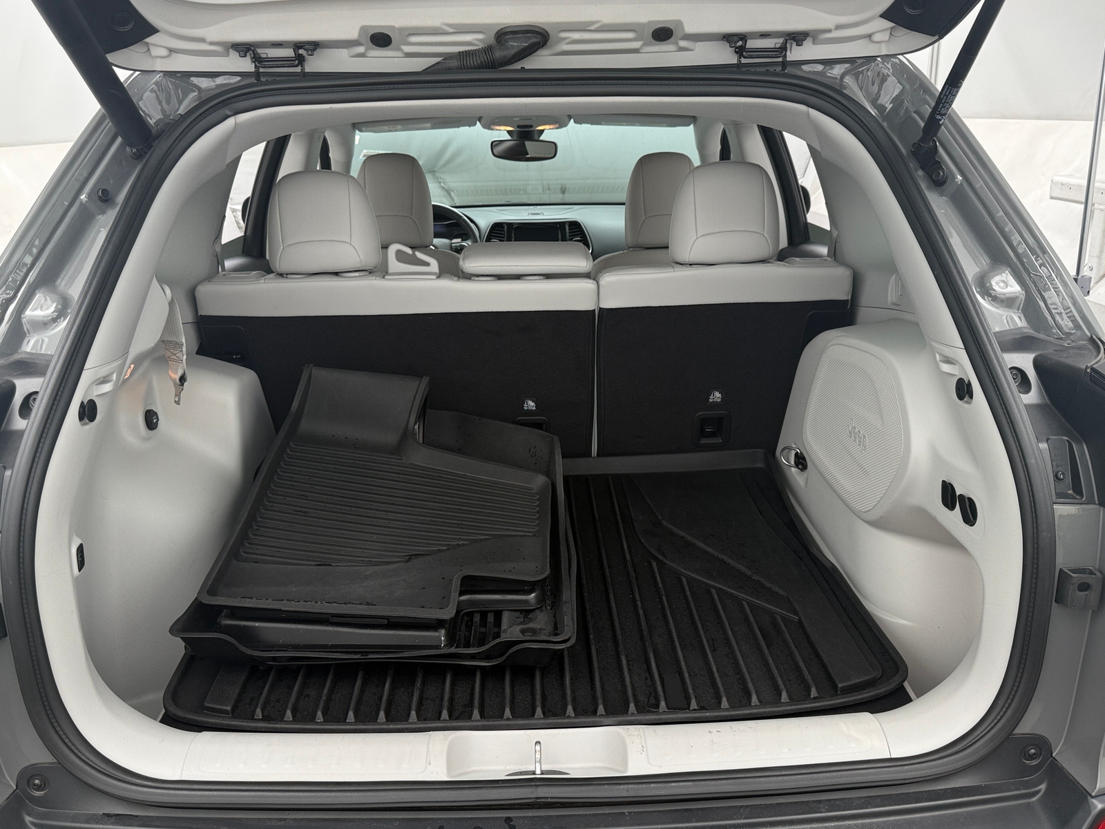 Thumbnail: 2019 Jeep Cherokee - 6
