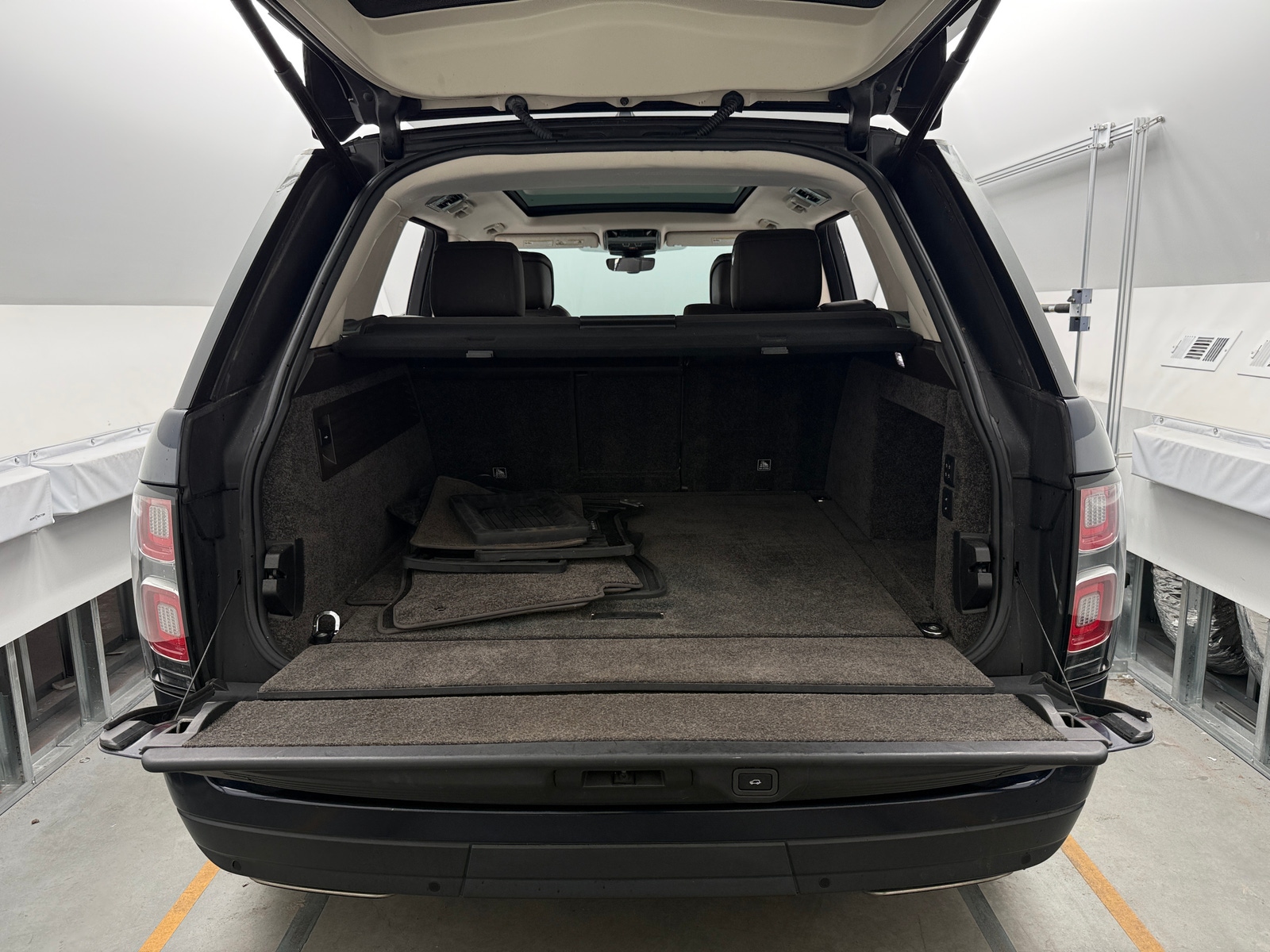 Thumbnail: 2019 Land Rover Range Rover - 6