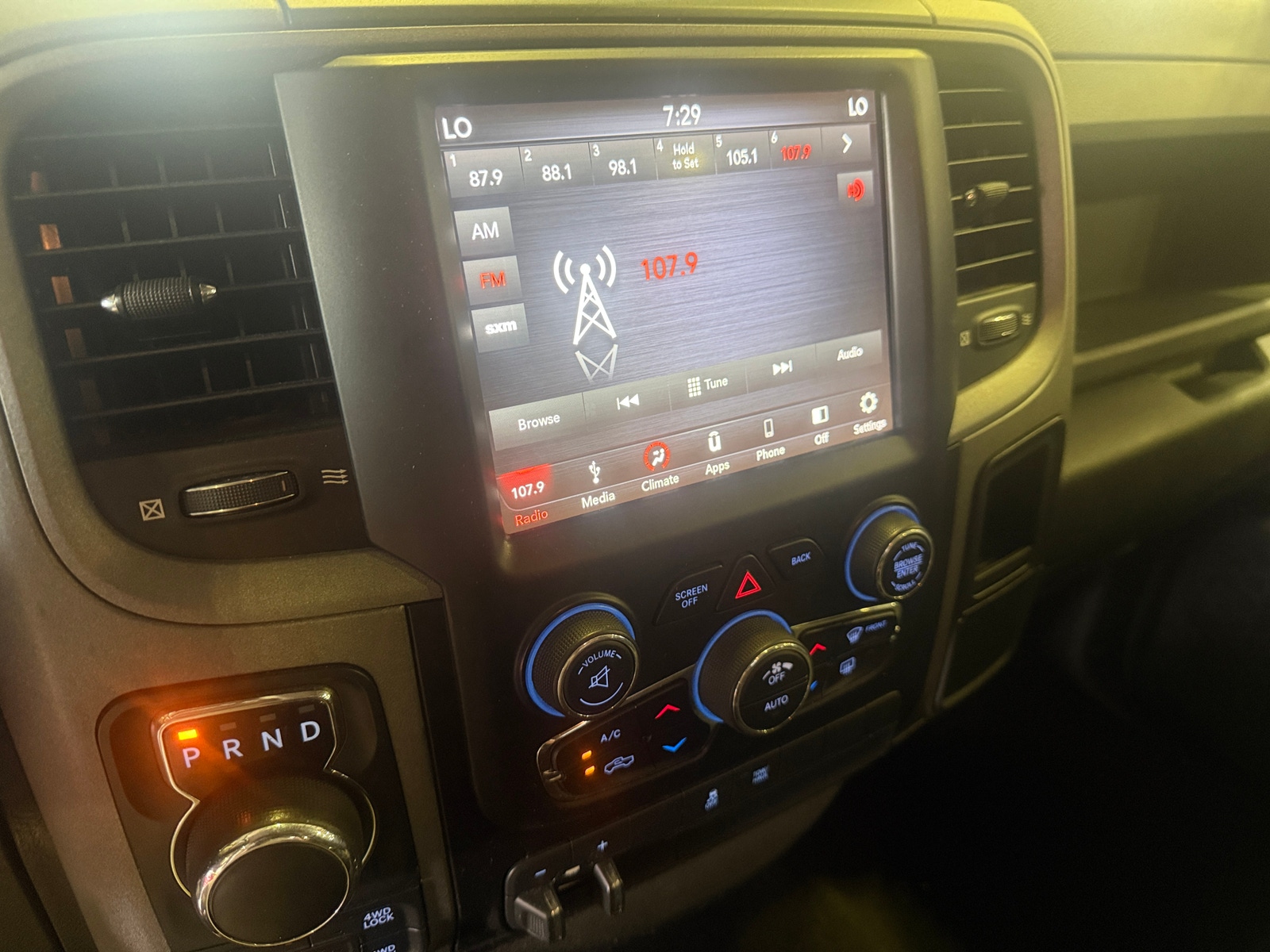 Thumbnail: 2019 RAM 1500 Classic - 4
