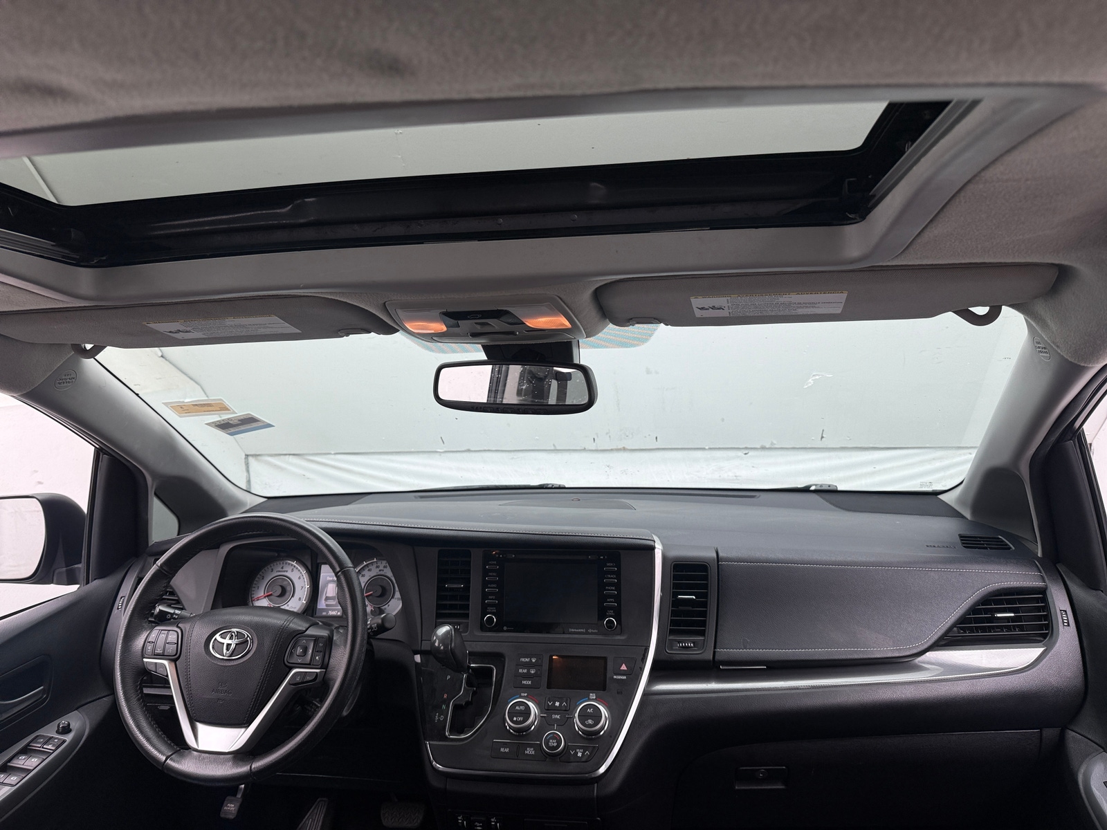 Thumbnail: 2018 Toyota Sienna - 2