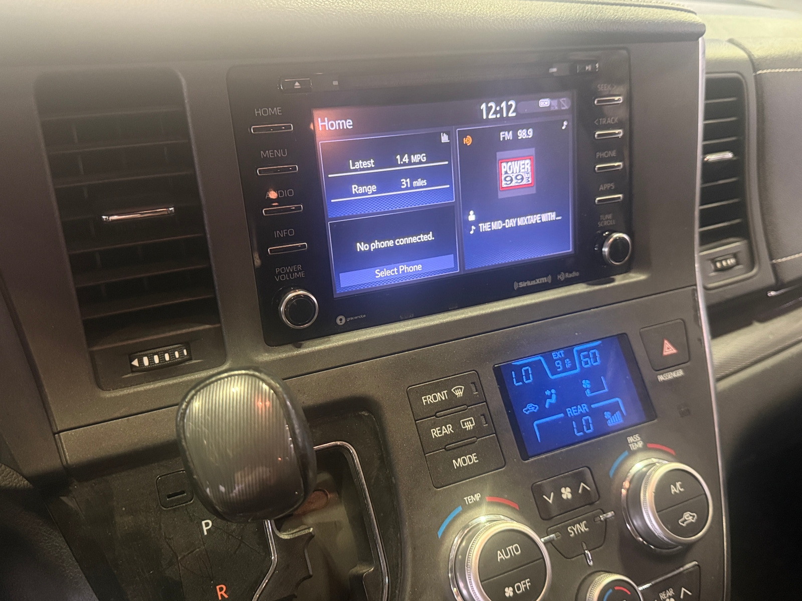 Thumbnail: 2018 Toyota Sienna - 3