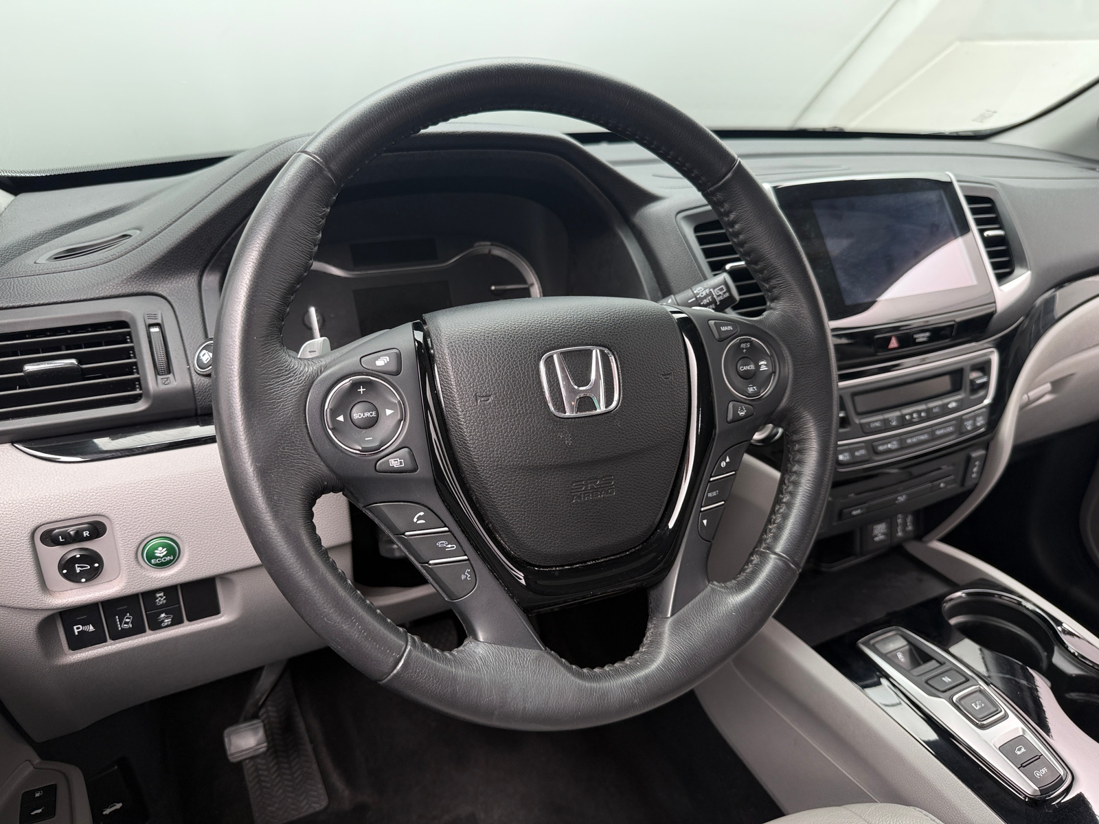Thumbnail: 2017 Honda Pilot - 4