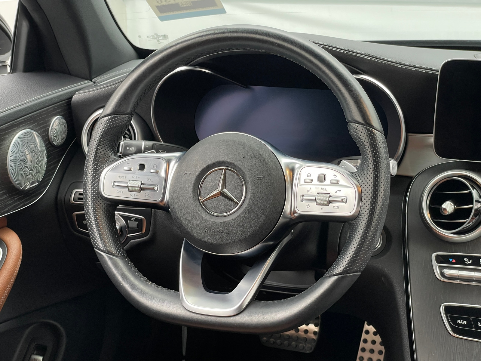 Thumbnail: 2023 Mercedes-Benz C-Class - 4
