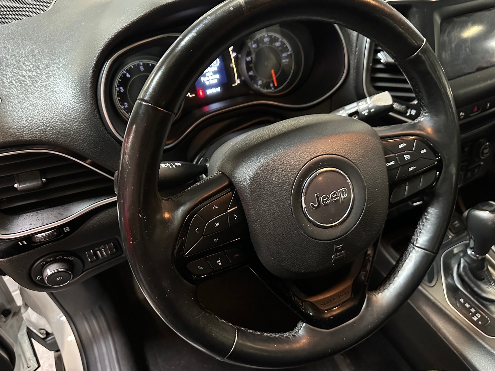 Thumbnail: 2021 Jeep Cherokee - 5