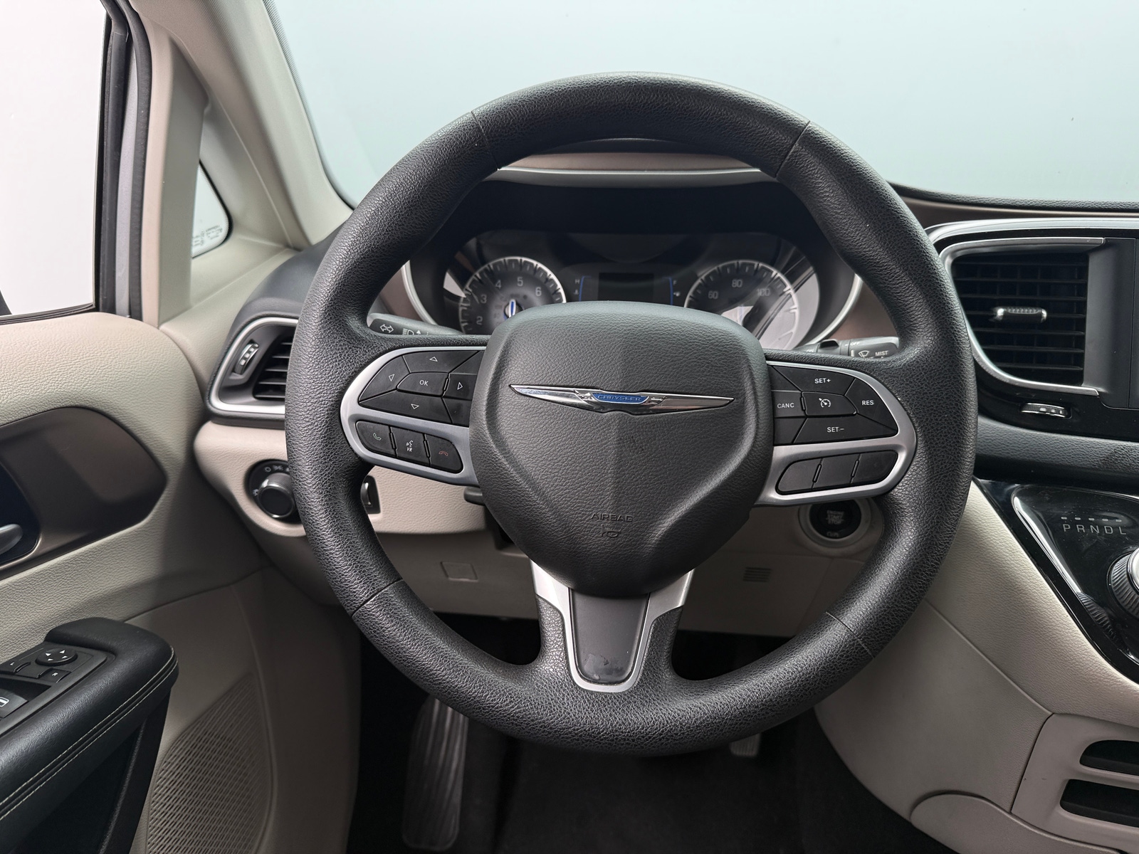 Thumbnail: 2021 Chrysler Voyager - 5