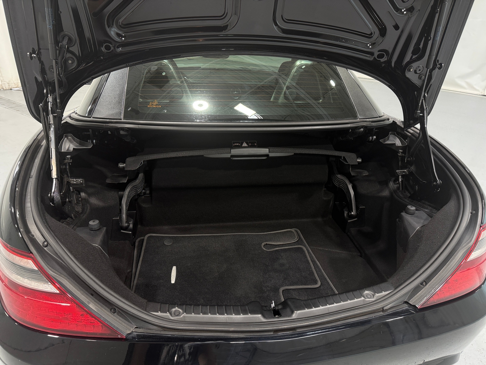 Thumbnail: 2015 Mercedes-Benz SLK - 5