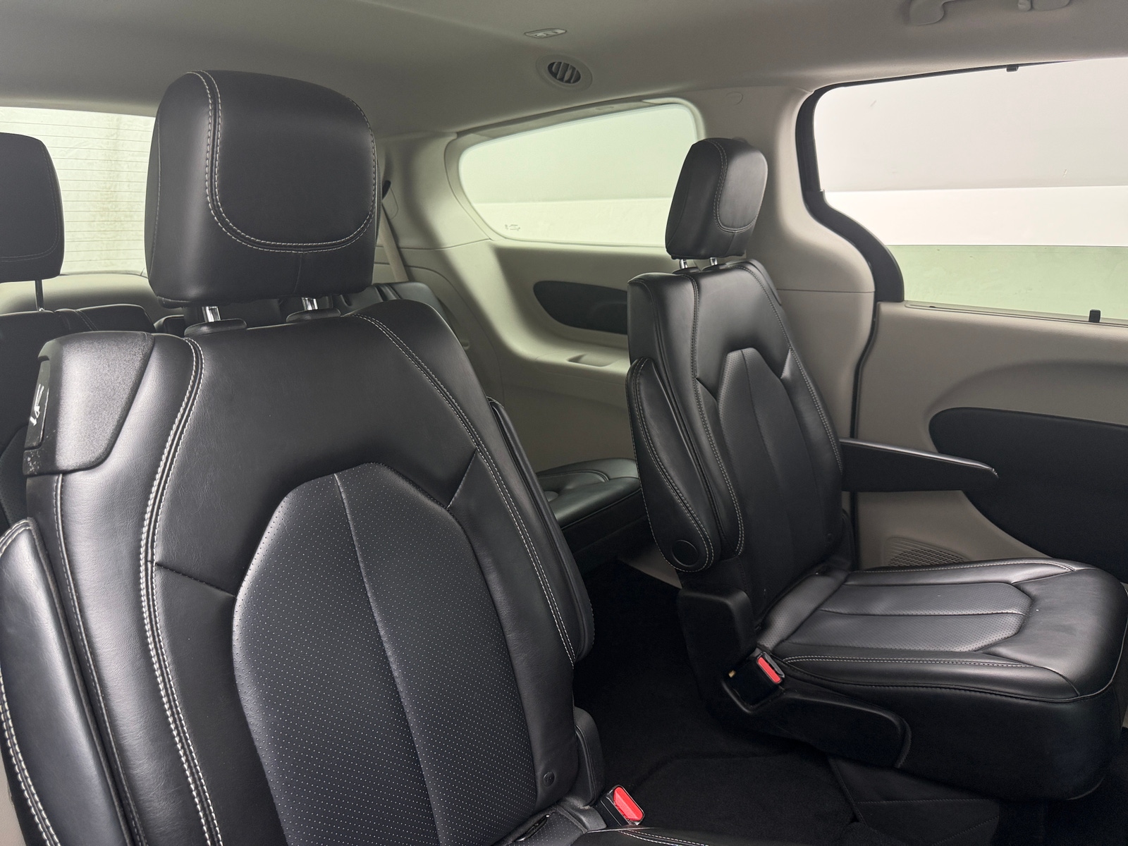 Thumbnail: 2023 Chrysler Pacifica - 5